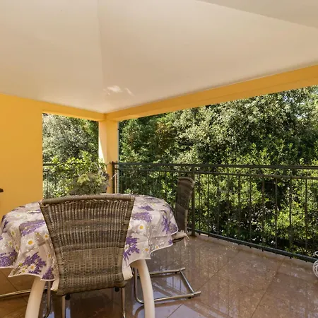 Emma מאלי לוסיניי