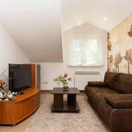 Emma * מאלי לוסיניי