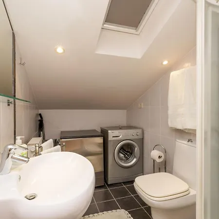 Emma מאלי לוסיניי