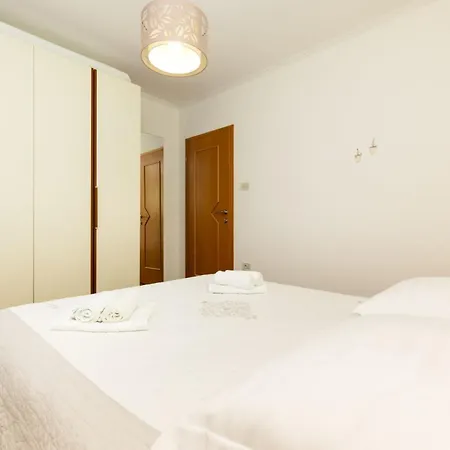 Emma מאלי לוסיניי