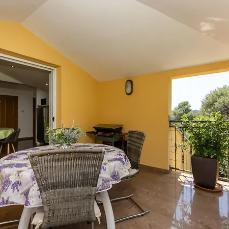 アパート Emma マリ・ロシニュ