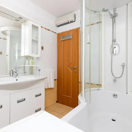 Emma * マリ・ロシニュ